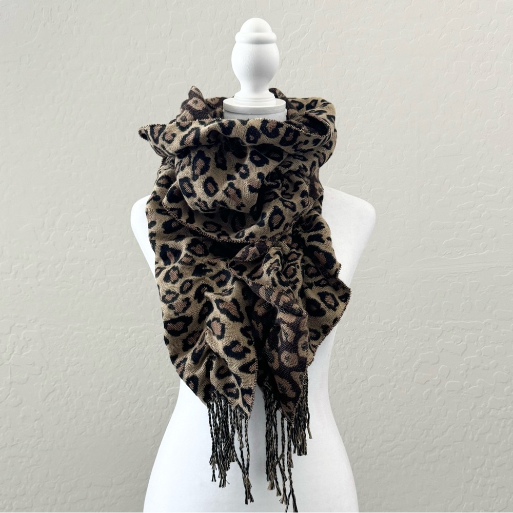 Attention Leopard Scrunch Scarf